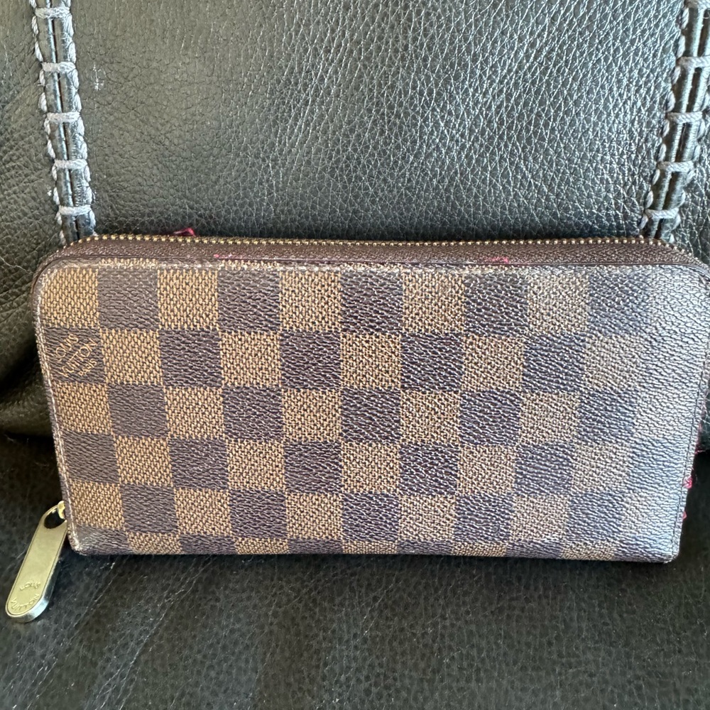 AUTHENTIC Louis Vuitton Damier wallet, used, in excellent condition